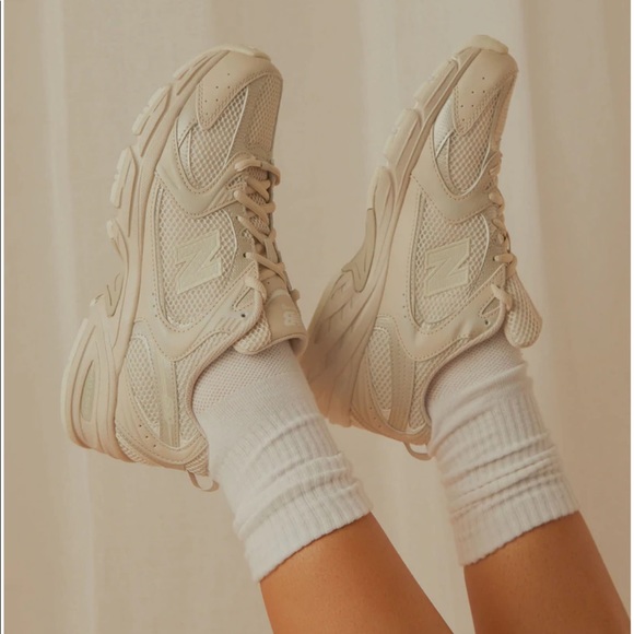 Beige/Cream New Balance 530 Sneakers Size US Mens 5 - Picture 4 of 7